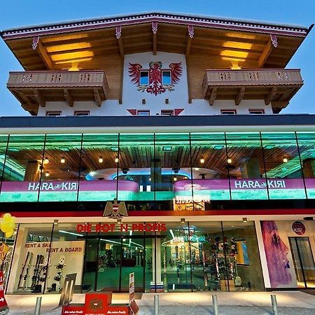 Harakiri Partyhouse Hotel Mayrhofen Exterior photo