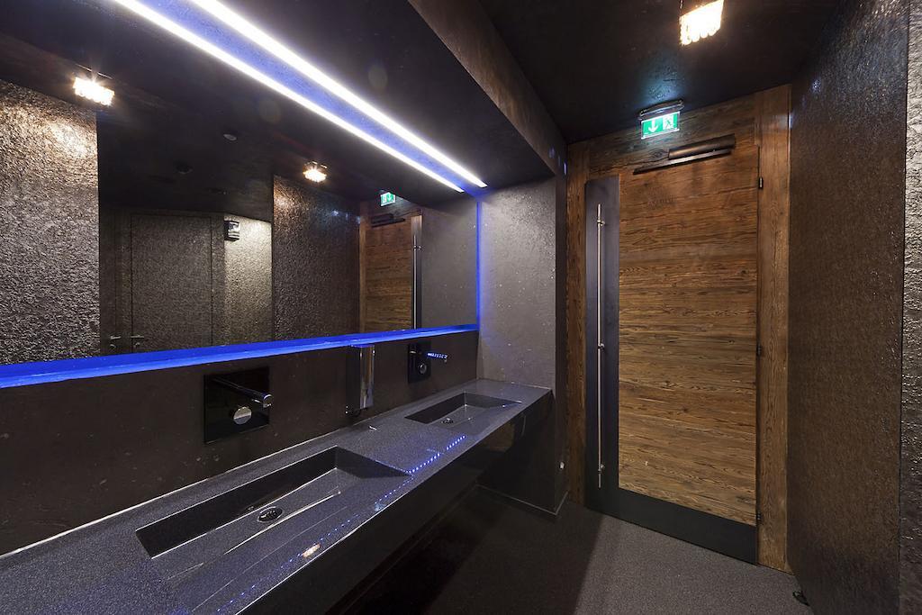 Harakiri Partyhouse Hotel Mayrhofen Exterior photo
