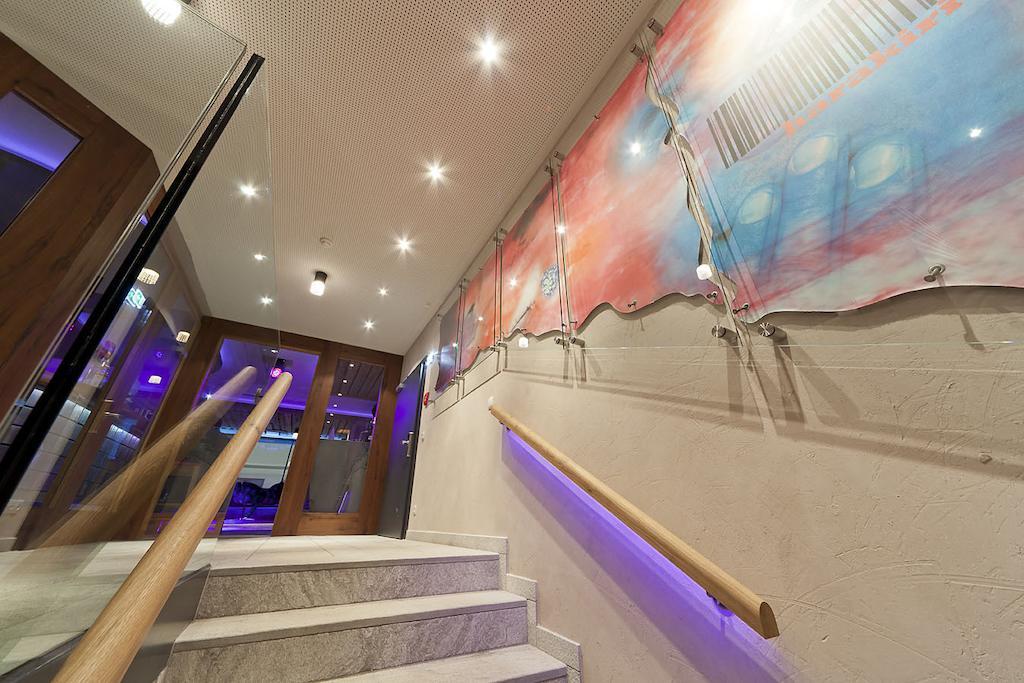 Harakiri Partyhouse Hotel Mayrhofen Exterior photo
