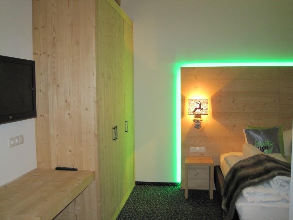 Harakiri Partyhouse Hotel Mayrhofen Exterior photo